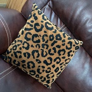 SOLD❤️ Cheetah Print Pillow